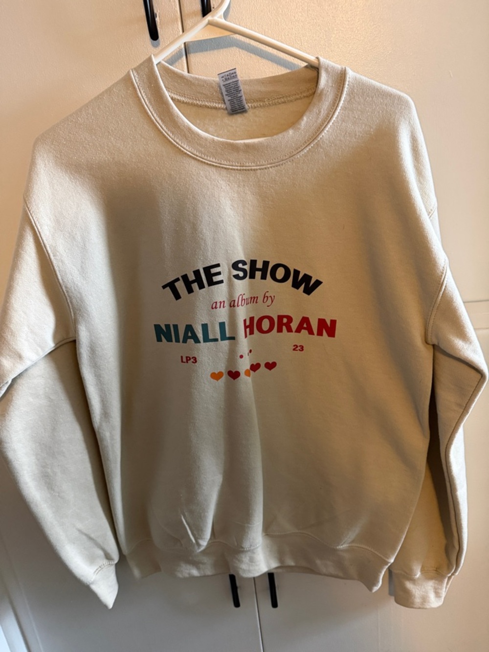 Gildan Cream Graphic Crewneck Sweatshirt with Multicolor Print